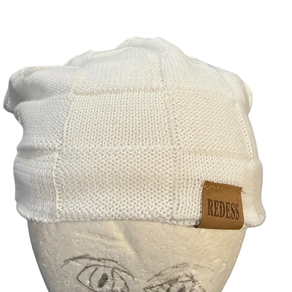 REDESS White Knit Beanie with Fleece Lining & small leather-like logo patch